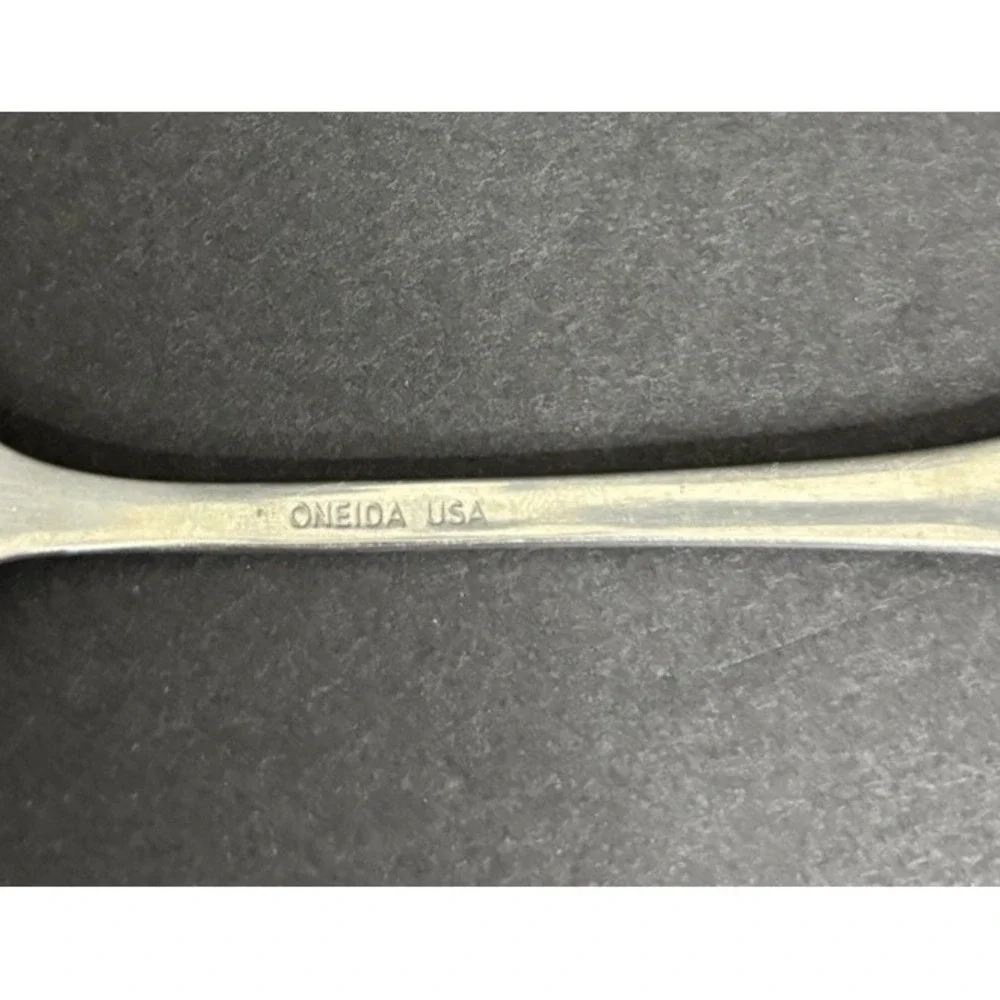 4 Oneida Colonial Boston Minute Man Oval Soup Spoons 6 7/8